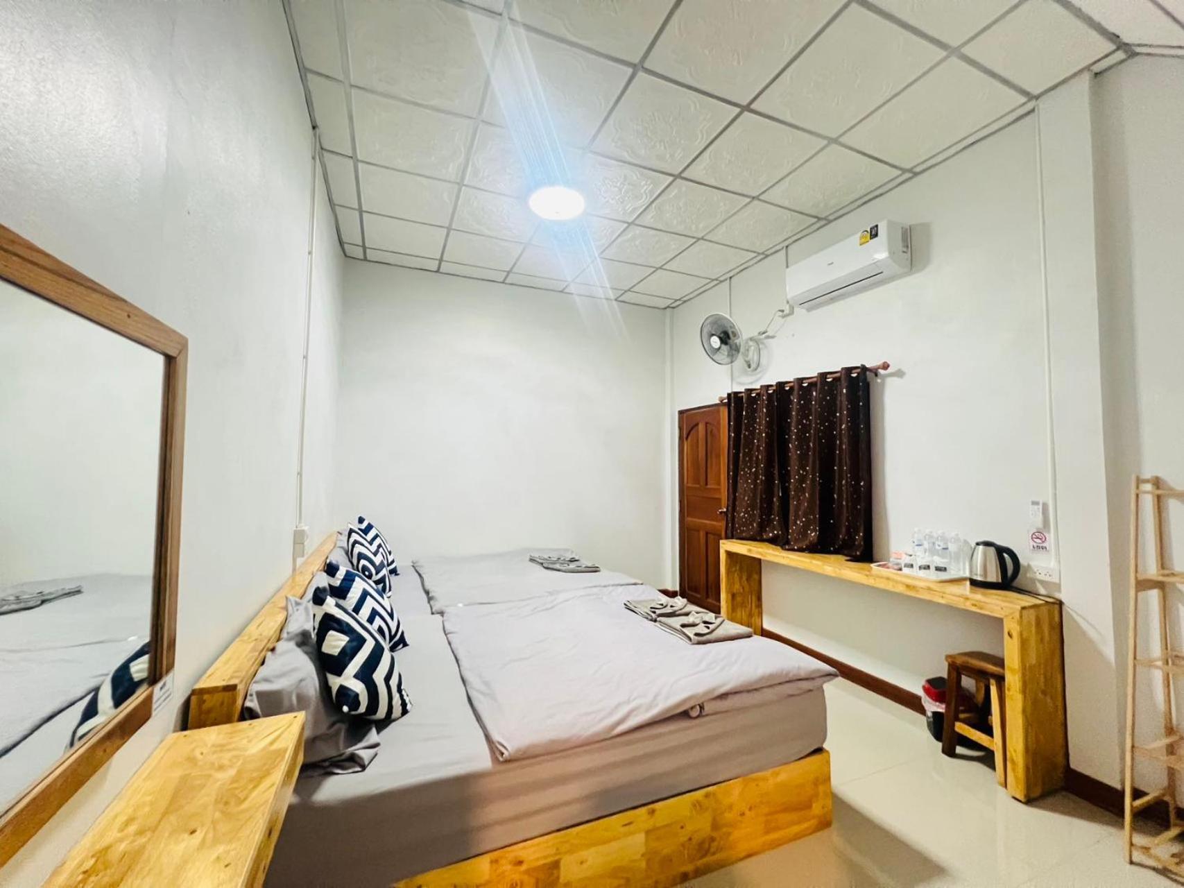 Lungwang Guest House Ban Rak Thai Bagian luar foto