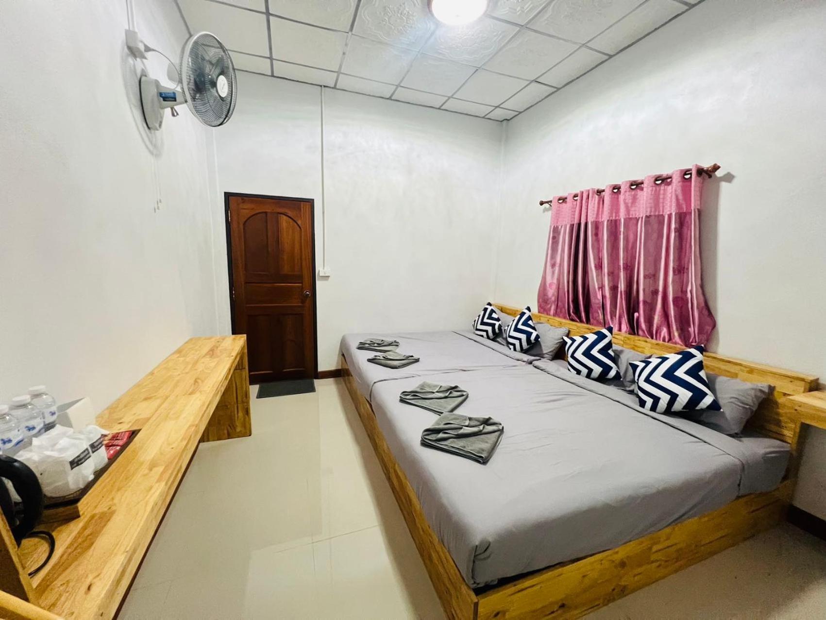 Lungwang Guest House Ban Rak Thai Bagian luar foto