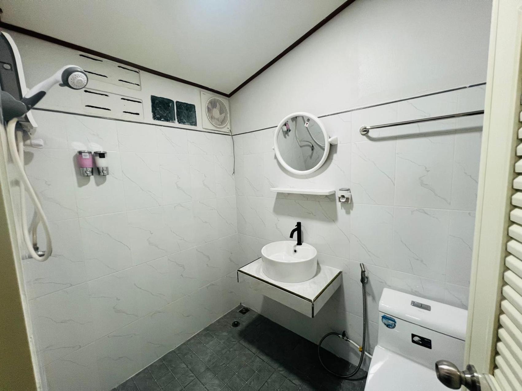 Lungwang Guest House Ban Rak Thai Bagian luar foto