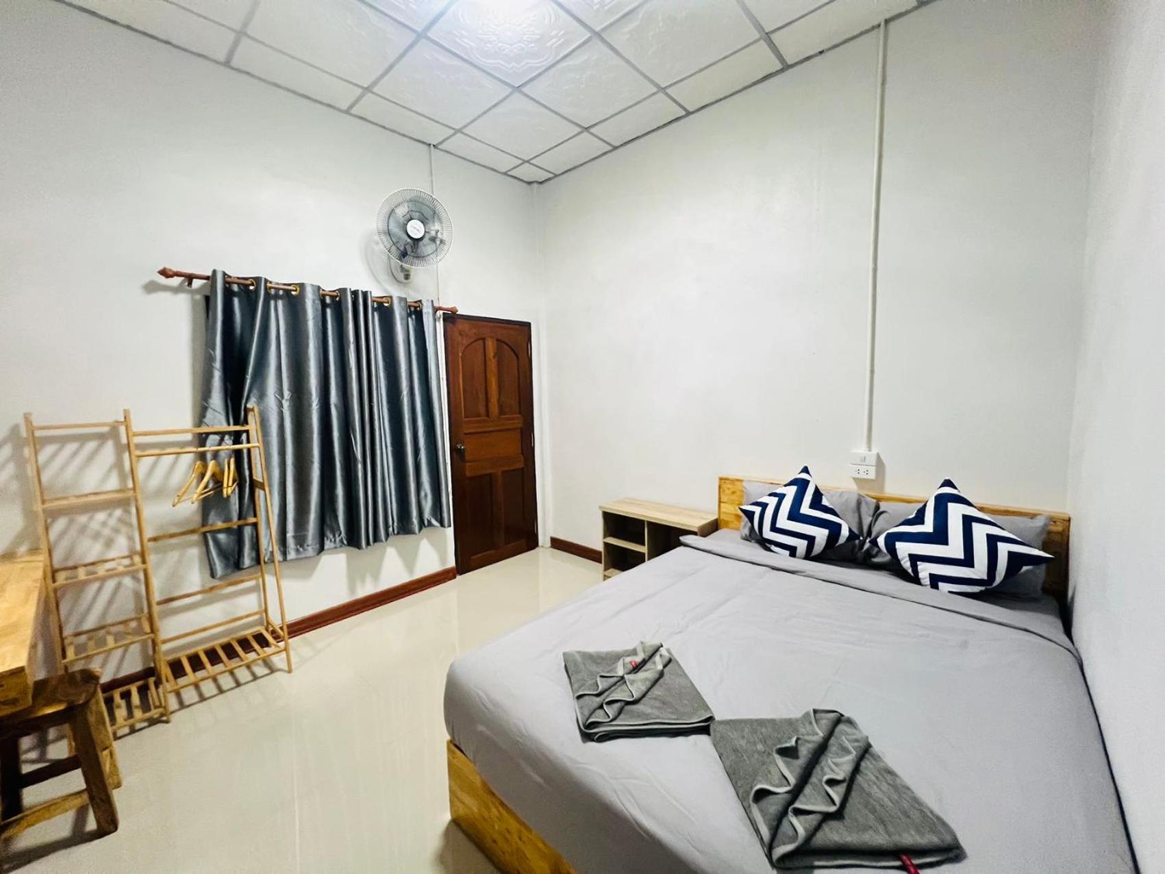 Lungwang Guest House Ban Rak Thai Bagian luar foto